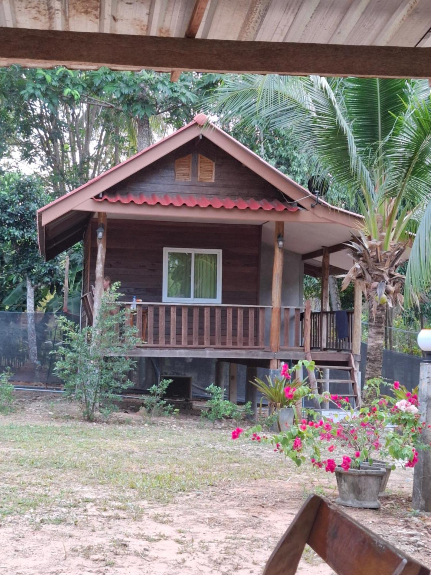 ฟาดิลบังกะโล Fadel Bungalow Ban Lo Pa Ret エクステリア 写真