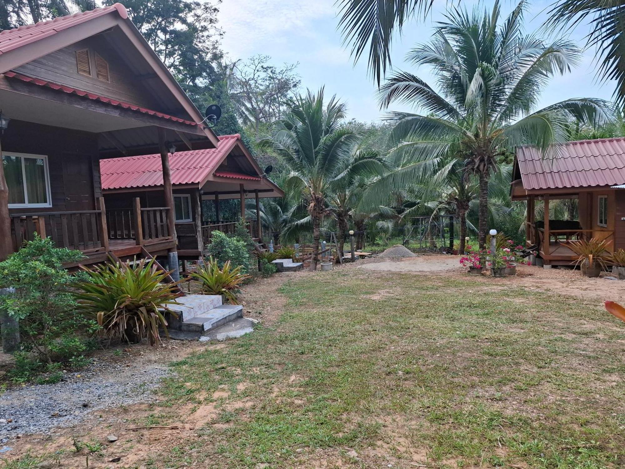 ฟาดิลบังกะโล Fadel Bungalow Ban Lo Pa Ret エクステリア 写真