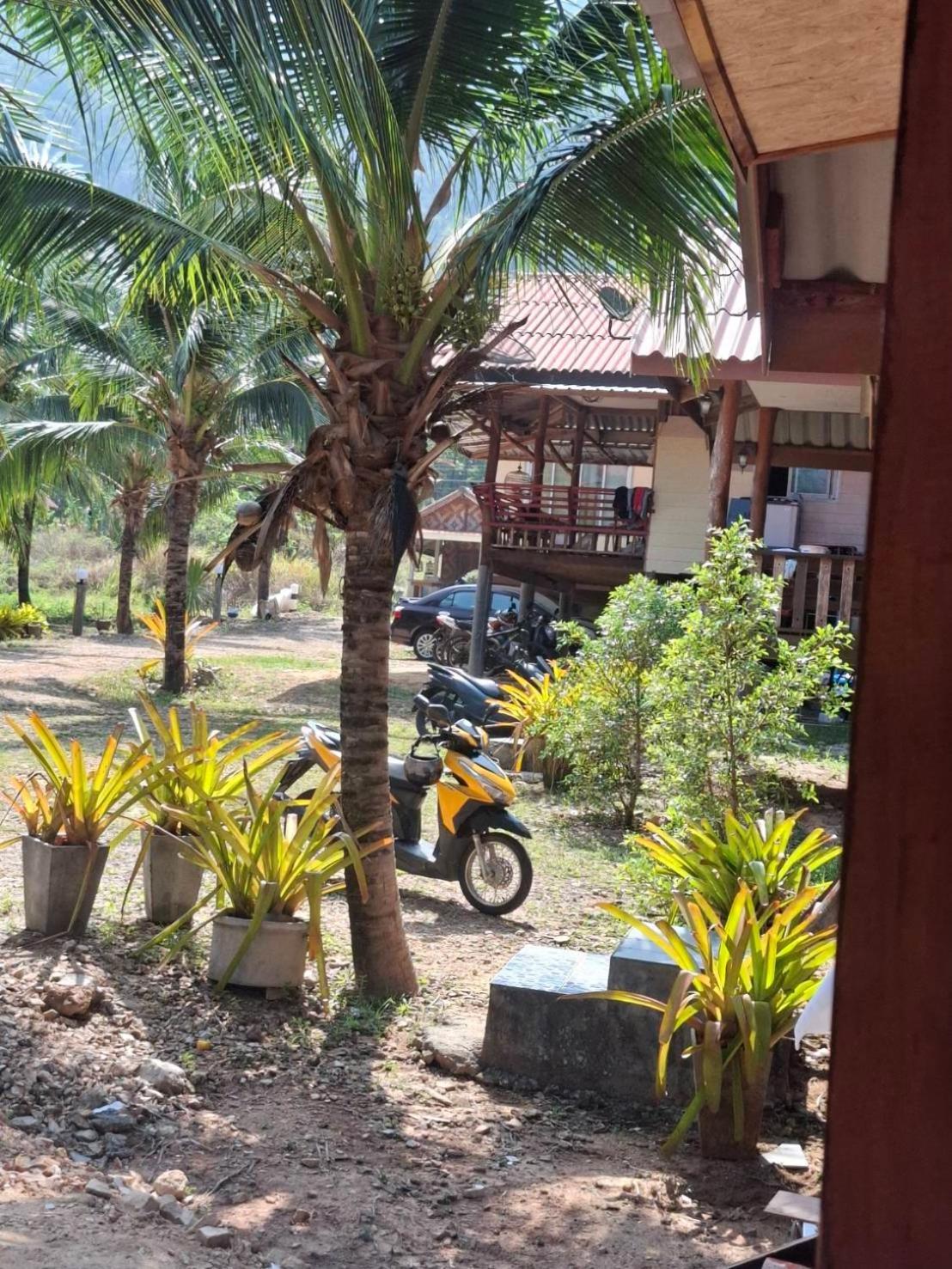 ฟาดิลบังกะโล Fadel Bungalow Ban Lo Pa Ret エクステリア 写真